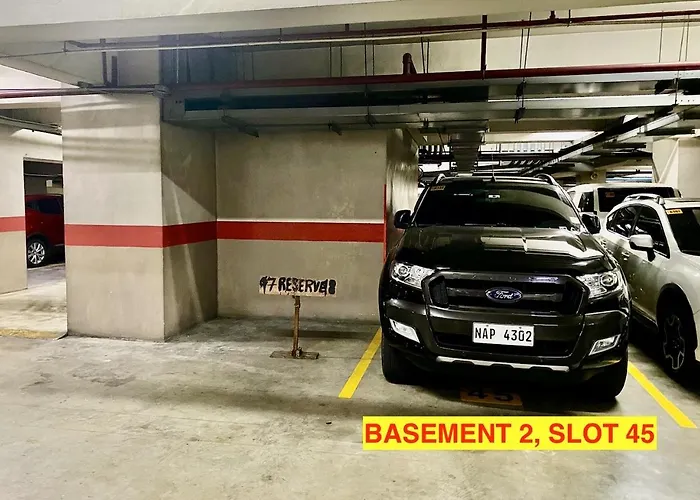Ortigas 2 Bedroom Corner Unit With 2 Queen Across Shangrila *