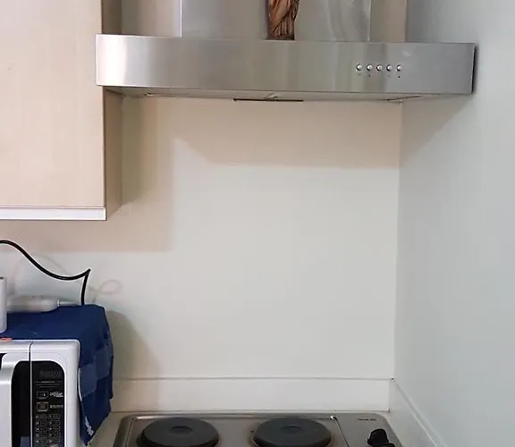 Ortigas 2 Bedroom Corner Unit With 2 Queen Across Shangrila