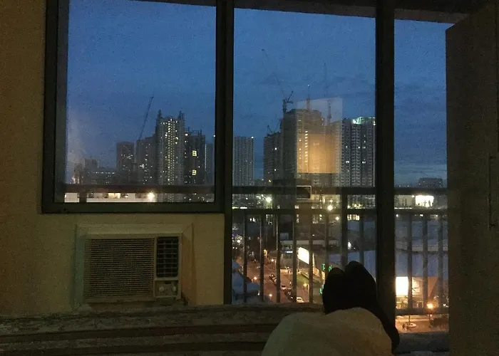 Ortigas 2 Bedroom Corner Unit With 2 Queen Across Shangrila Manila