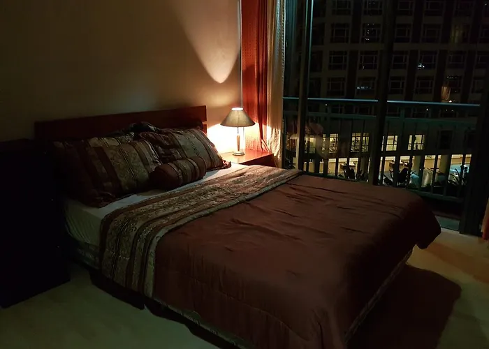Ortigas 2 Bedroom Corner Unit With 2 Queen Across Shangrila