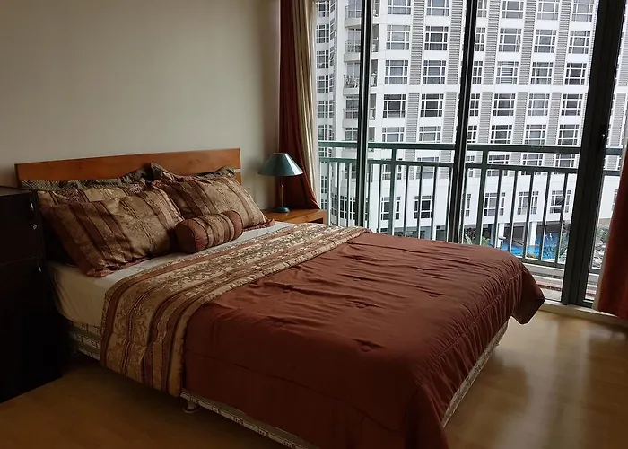 Ortigas 2 Bedroom Corner Unit With 2 Queen Across Shangrila Apartment *